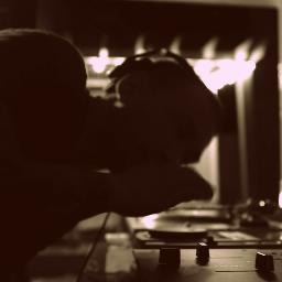 With my feet upon the ground I lose myself between the sounds...