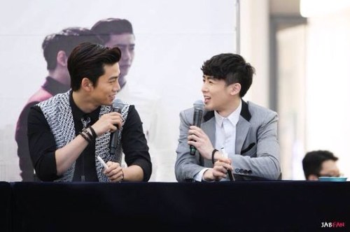 สาวกแทคคุณ รัก 2PM ❤❤❤ รีทวิตผู้ชายบ่ายสอง หามีสาระอื่นไม่ ขอบคุณทุกคนและทุกข่าวที่ให้รีทวิตนะคะ ☺