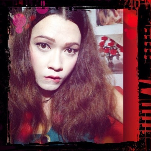 เพื่อนบอกว่า ? กูรสวย !  กรูแรด ! กรูร่าน !  กรูวันหน้าด้าน! และมันคือความจริง !