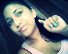 Vivian, amiga, ciúmenta, divertida, Corinthiana, Agitada, Músicas, Filmes, Família, Namora, Caprichoso.
Segue aii, sigo de volta ;)