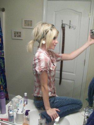 Amanda2a57's profile picture. 