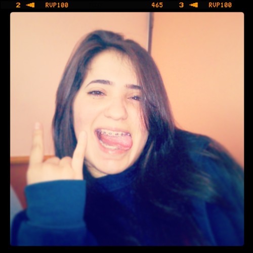 Hi my name is Makharenna , i am 16 years ; In from CHILE y me encanta cantar en la ducha y ver películas románticas , AMO A 1D y mi sueño es conocerlos ! xD