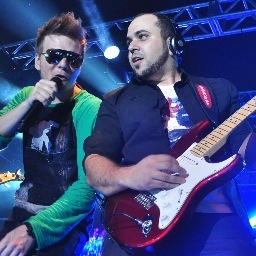 Violonista, Arranjador, Produtor Musical, e trabalhando com Michel Teló.