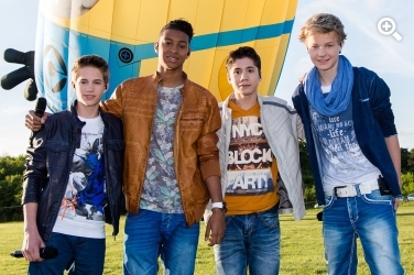 DutchMainiacsx's profile picture. Mainiac ben je niet voor even, Mainiac ben je voor heel je leven ♡ - @xxESSIEx & @MaaikeLaros - Gestart op 18-11-12 , 2JUNI MAINSTREET