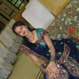 wanna be actress.....dreamer..... traveler....reader.....singer.....n vulnerable dancer :P