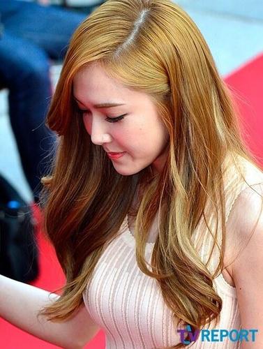 ฟอลฟรี ไม่คิดตังค์ รีเลย ไม่ต้องฟอลกลับนะ แต่ถ้าอยากฟอล ฟอลแอคนี้น๊าา @SNSD_JessicaTM ขอบคุณค่ะ //