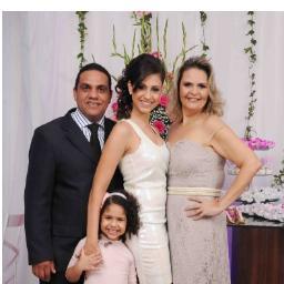 Esposa,Mãe,Corretora de Imoveis,Assistente Social e Eclética.
