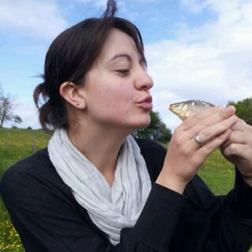 Quelqu'un de simple qui ne se prend pas la tete. Ma devise : profiter de la vie avec les gens qu'aime. Mon cheri, ma famille et mes amis : mon oxygene