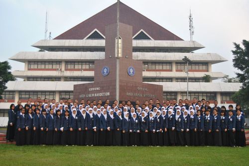 Mahasiswa/i Departemen Konservasi Sumberdaya Hutan dan Ekowisata - Fakultas Kehutanan IPB | Nepenthes rafflesiana 47 | @HIMAKOVA | Differently Better