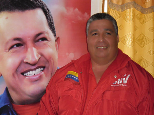 Militar retirado. Militante del PSUV, Antiimperialista, Licdo. en Gestión Social. 100% Cristiano, Chavista e íntegro defensor del legado del Comandante Eterno.