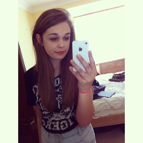 caffylovesbands's profile picture. Hi i'm catherine and i love bands, fall out boy are my all time favourite, all time low too, feel free to follow me other account @catherine_hii