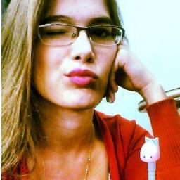 Ana aproveitava os carinhos do mundo
Os quatro elementos de tudo TM.