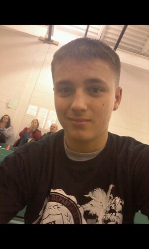 im tyler hurst play sports lift weights follow i follow back!!! #bbn #eagle_pride #team_jesus