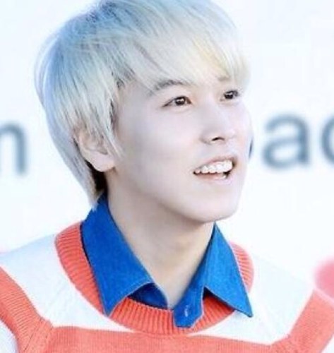 ผมลี ซอง มิน แห่งSUPER JUNIOR แวะเข้ามาคุยกับผมได้น่ะครับ ผมคุยไม่เก่งแต่แทค์แคร์เก่งน่ะครับ ผมน่ารัก ที่สำคัญผมไม่กัด 5555555 .กระโดด.