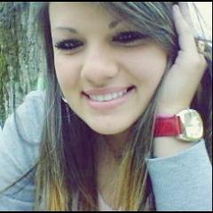O meu mundo é cheio de encαntos.
  cheio de pessoαs especiαis.
 de pessoαs q não vαlem o chão q pisαm.
de pessoαs eternαmente guαrdαdαs nele.
