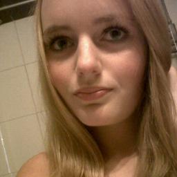 Simone - Mainstreet & Justin Bieber. Tweede account doe hier vrij weinig op dus volg @xkleineblondee