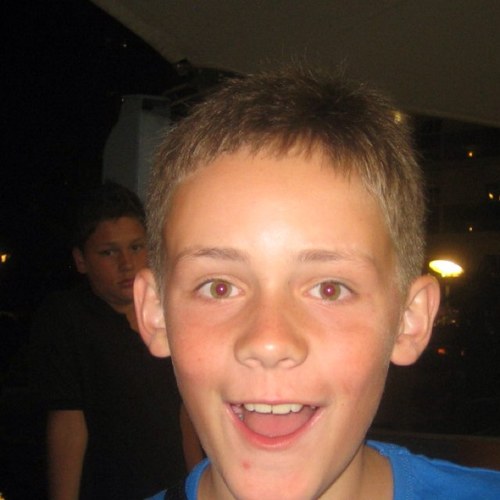 Waarom kijken jullie maar mijn bio? 

Volg me als je er naar keek dan volg ik je terug.