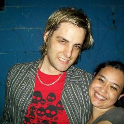A alegria de saber que você existe é o suficiente para aguentar a tristeza de não esta com você. @Bandacw7  =)