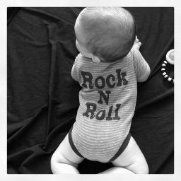 simpleislandliv's profile picture. i like to eat.