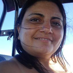 amo a vida, agradeço a DEUS por existir, sou divertida e adoro conhecer pessoas e ser amiga tbm! amo minha  familia, meus filhos sou feliz