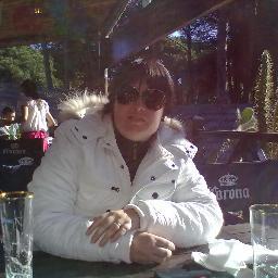 40 años, (llegaron...) casada, mama x 2!, abogada y profesora. Lectora en los pocos momentos libres.Agradecida a Dios, lo mejor esta por venir!!!