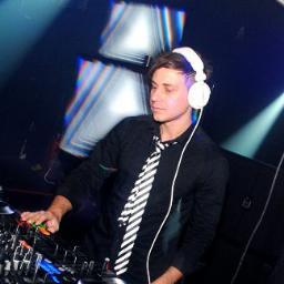 Tampa
Amphitheater Resident DJ
http://t.co/gOBPL8UTEC