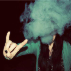 Glee y Green Day como drogas. ¿Oxigeno? No gracias, tengo rock.
Taylor Momsen, Elizabeth Grant y Dianna Agron.