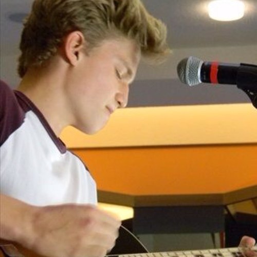 HI WE ALL LOVE CODY SIMPSON DONT DENEY IT.... HIS OUR PRINCE & WE WOULD DO ANYTHING FOR HIM!!!!! FOLLOW IT WOULD MAKE MY DAY(: