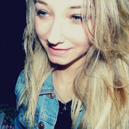 D'origine Italienne ~ 17 ans ~ Des rêves pleins la tete , des étooiles pleins les yeux ~ ♥