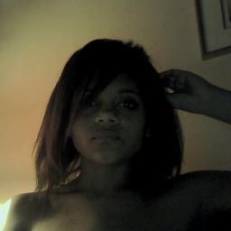 ♀ Femme ♥ Amoureuse ♫ Aimant la musique ☼ Aime le soleil ♂ son Homme et toujours  un peu ♠ Piquante...