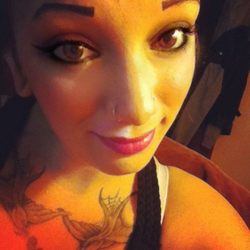 ayyyynikayyy's profile picture. 