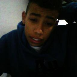 Adoro jogar um fut neeh ', Roupas ? Adroro roupas , e alguma pessoa fofa ^^ kkkk Segue lah ?