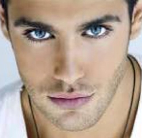 Les femmes sont faites pour être aimées, non pour être comprises. #TeamBadBoys #TeamFollowBack