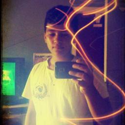 웃
eu gosto que me odeiem e que me invejem,
porque ninguem odeia o fraco, nem inveja o feio