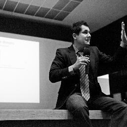 Creativo por necesidad, viajero incasable de la vida, pasicoterapeuta gestalt, visionario por conviccion, uno mismo con la naturaleza, no hay dos