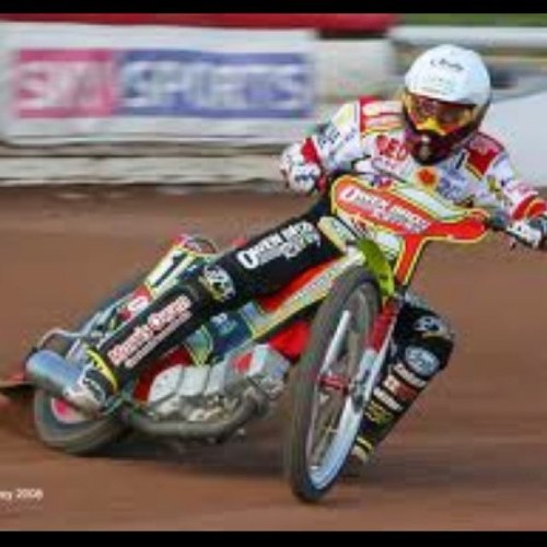 married to lou, nufc and swindon speedway nut. cider drinker and curry lover. controller for uk's biggest fleet management company.