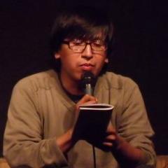 Amante de los libros, la música, el cine, la noche, los árboles.