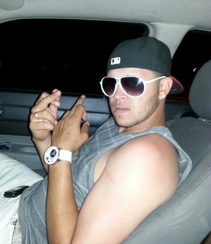 laid back, my little girl is my morld. I work hard so I can play harder- holla at ya boy