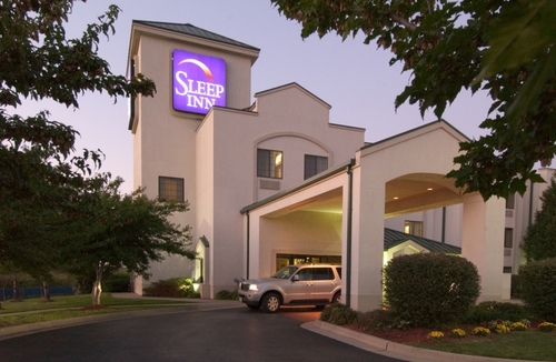 The best hotel in Springfield MO!  Interior corridor property with 103 rooms.  Indoor pool and hot tub, full hot breakfast and free wi-fi.