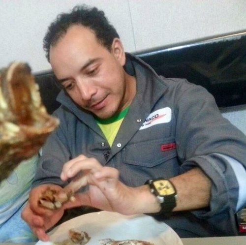 Soy una persona con familia y salud lo cual sustenta el animo de mi trabajo..
