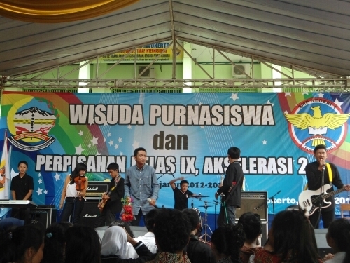 BlueStone Band Indonesia CP : @tassyauliaa