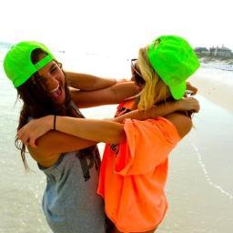 summer_Bitchezz's profile picture. It's SUMMER BITCHES!