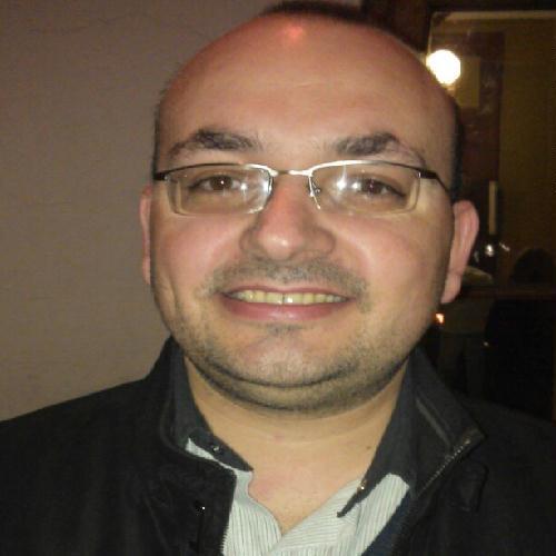 Padre de Luisana e Ignacio. Felizmente casado. Ingeniero en informática. Hincha de Boca. Nacido en Merlo (Bs As)