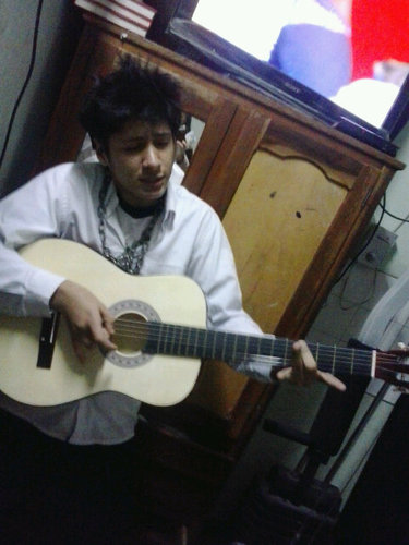 Cantante en el baño , y el pesoca de tus sueños ♥