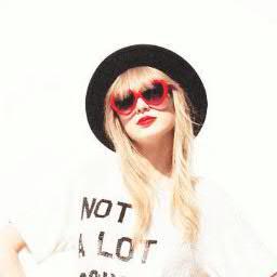 MerMeowTay's profile picture. Half of my heart on Taylor's.