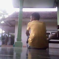 Pengen tauu? pengen tau ajaa apa pengen tau bangett? follow me + mensyen = follback :)