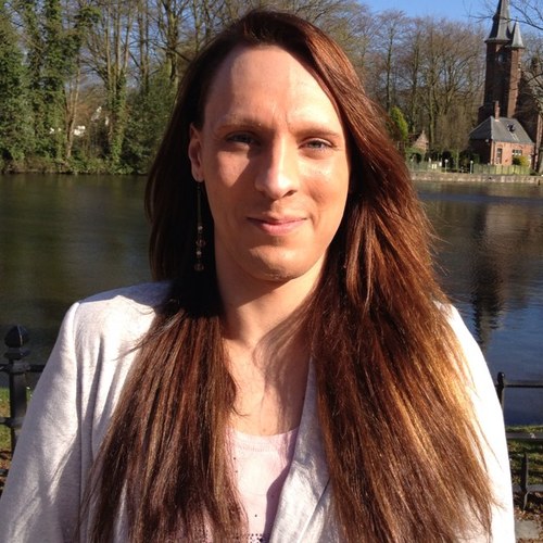 stefaniedeco's profile picture. Wees blij met wie je bent , en laat je door Niemand van je pad afslaan x