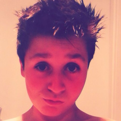 I post tweets i play minecraft and yeah cya
                          AUSTRALIA
http://t.co/qAYBYJHbzg
                          GO SUBSCRIBE