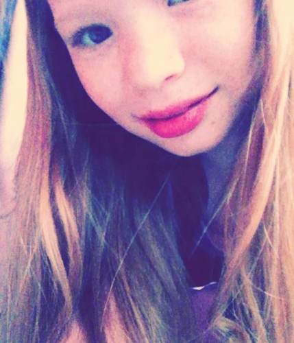 hi. im hayhay. i like monkeys. kay. follow  :)