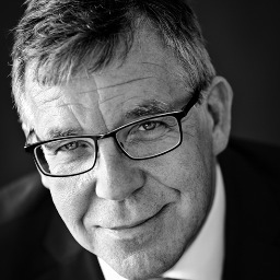 Arie de Ruijter is een enthousiast camperaar. hij schreef met zijn vrouw Tineke het boek Dus u wilt een camper?, een boek met ervaringen en tips.